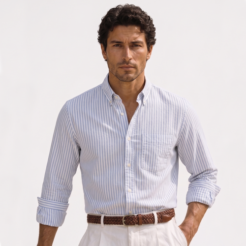 Homme élégant avec chemise en lin rayée style Riviera — Rivenza