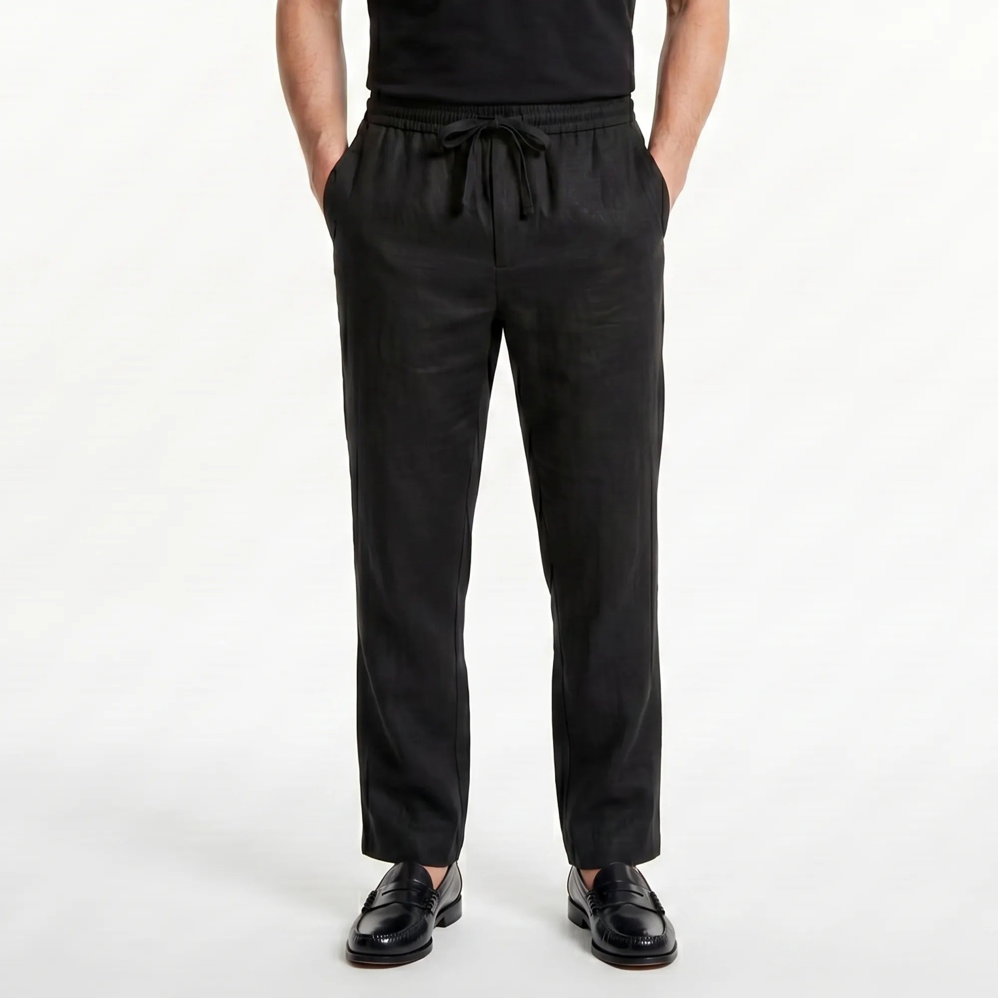 Look homme quiet luxury avec pantalon en lin lourd noir — Rivenza