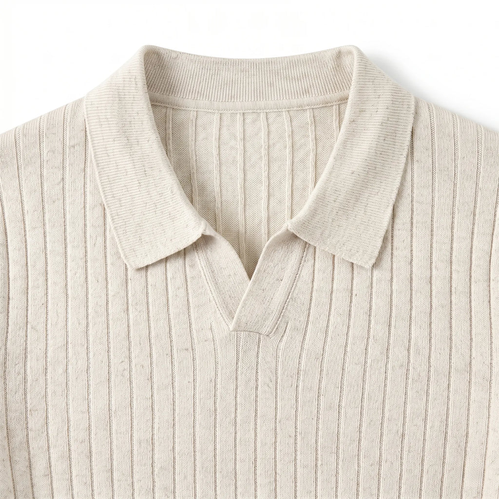 Zoom sur la maille texturée du polo beige Azzura — Rivenza
