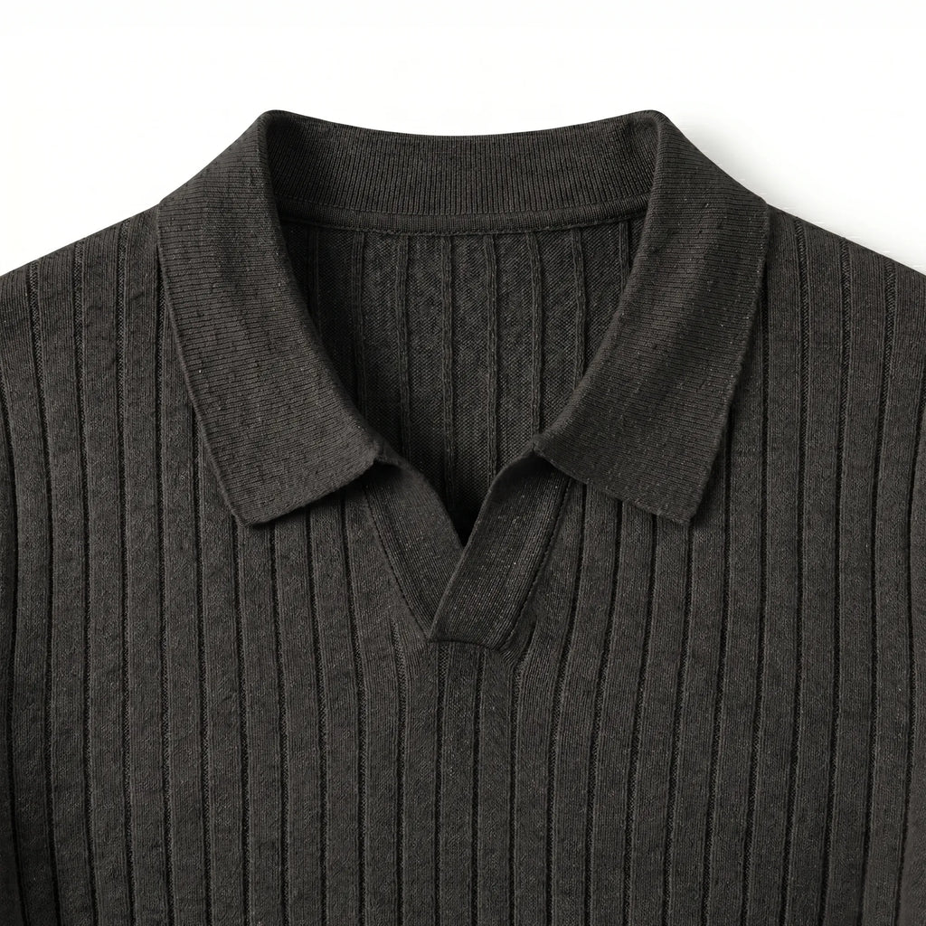 Zoom sur le col sans bouton polo maille noire Azzura — Rivenza