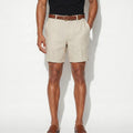 Tenue estivale homme style old money avec short en lin beige — Rivenza
